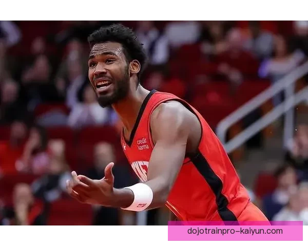 麦肯尼技术特点分析：在控球和传球方面持续提升，具备出色的防守覆盖能力。