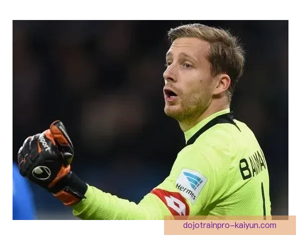 诺伊尔门将表现稳健，继续巩固其在足球界的顶级地位